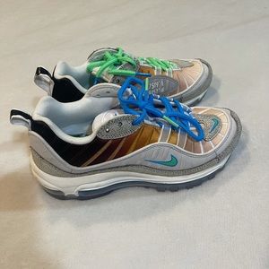 AirMax 98 “la Mezcla”. Size men’s 5.5 fits a women’s 7.5. *worn 4 times*